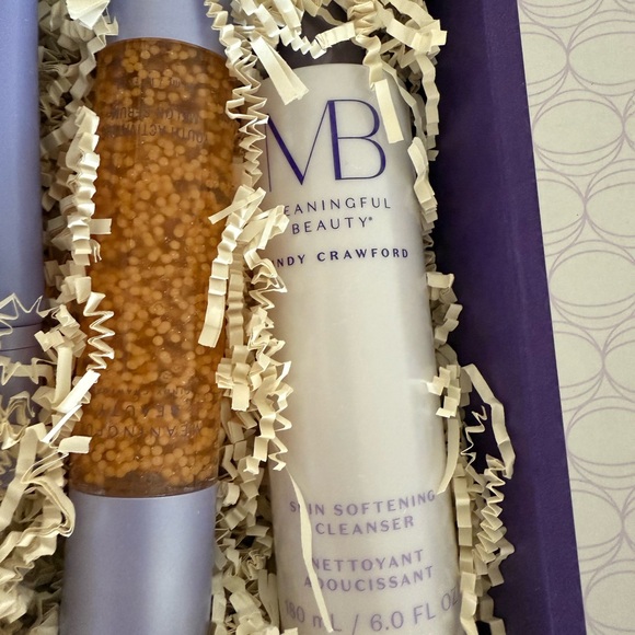 Meaningful Beauty Deluxe Face & Neck Skin System by Cindy Crawford - Picture 4 of 6